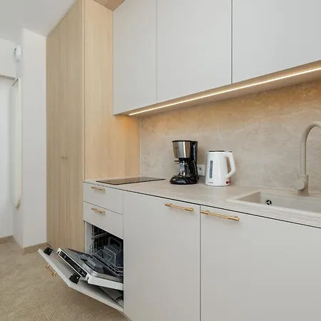 Sea Shell Cozy With Balcony Near The Sea In By Renters *