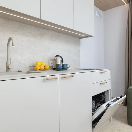 Sea Shell Cozy With Balcony Near The Sea In By Renters Lukecin