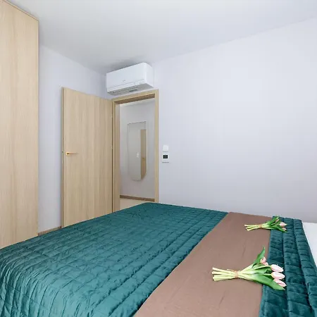 Sea Shell Cozy With Balcony Near The Sea In By Renters Apartment Lukecin