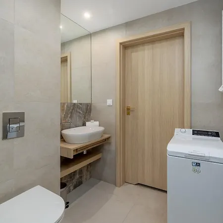 Sea Shell Cozy With Balcony Near The Sea In By Renters *